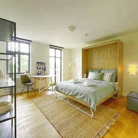 4 Bedrooms Apartman *
