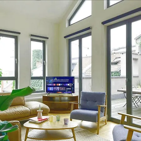 4 Bedrooms *